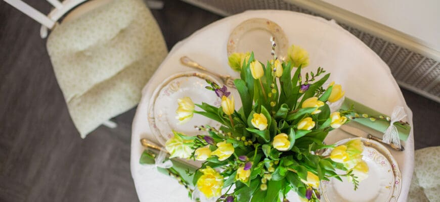 Spring,Decorations,On,The,Table,Cafe